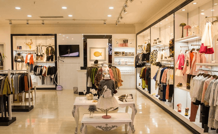 Transforming In-Store Experience: Digital Signage as a Pillar of Experiential Retailing